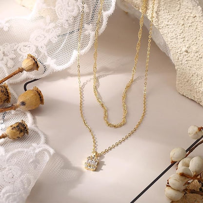 Dochais Womens Necklace